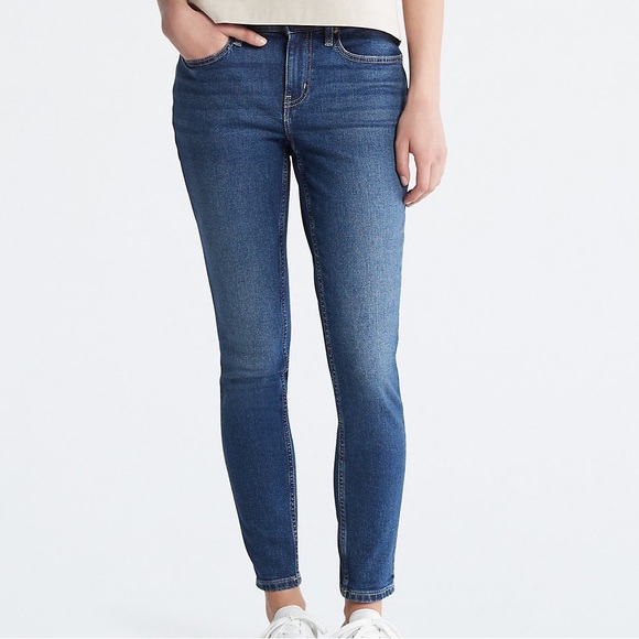 Calvin Klein Medium Wash, Medium Rise, Skinny Narrow Leg, Black Label Jeans - 36 - Picture 2 of 16